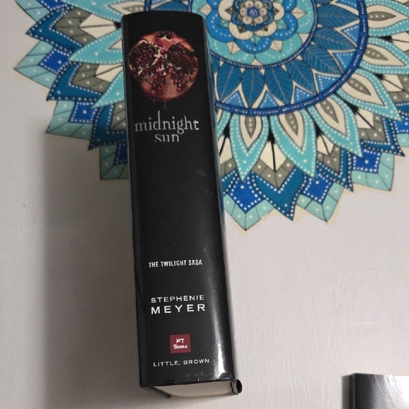 Twilight Book Set With Extras - Picture 8 of 9